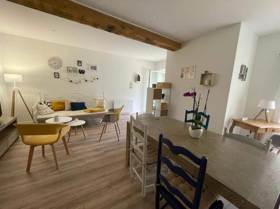 Gite De Charme - 3 Chambres, 5 Lits - De 4 A 7 Personnes Avanton Exterior photo