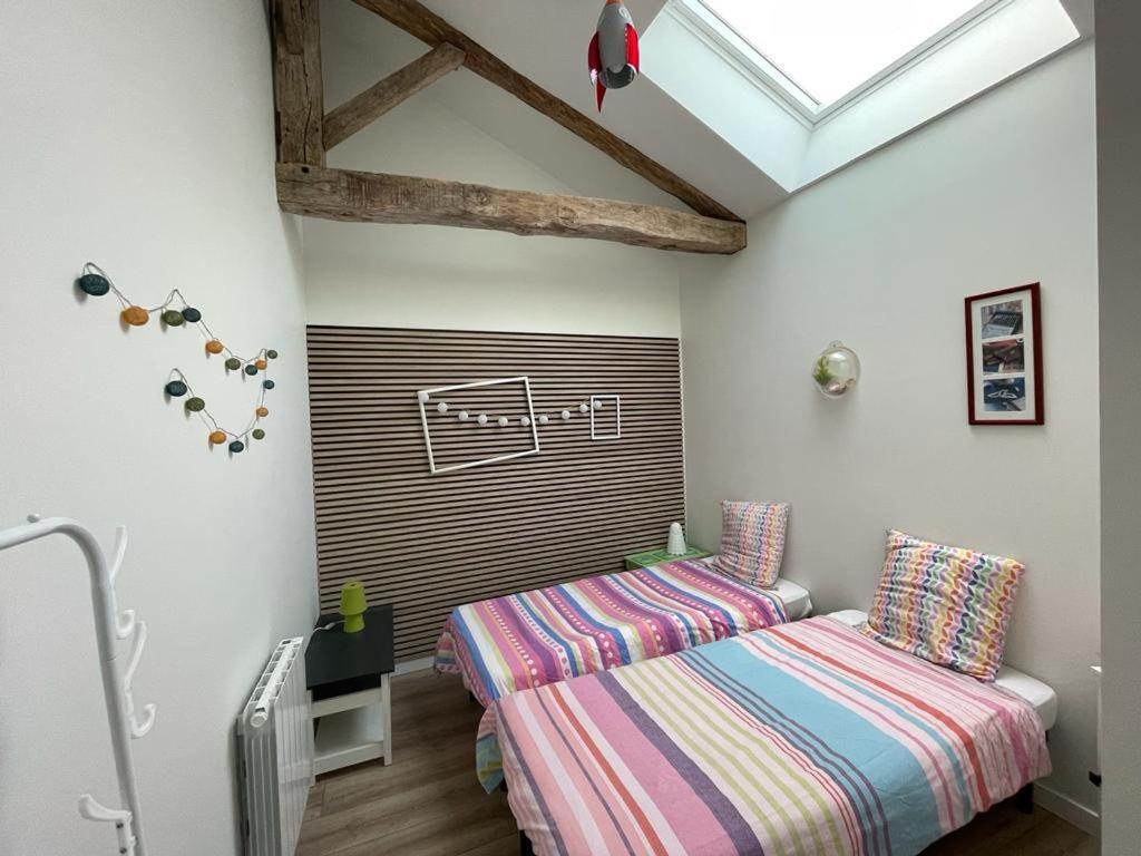 Gite De Charme - 3 Chambres, 5 Lits - De 4 A 7 Personnes Avanton Exterior photo